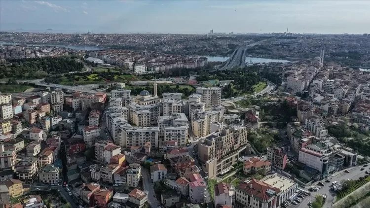 İstanbul’da gerçekleşen son deprem, kentsel dönüşümün önemini bir kez daha gözler önüne serdi. Özellikle riskli binaların yenilenmesi amacıyla devletin sağladığı maddi destekler gündemdeki en önemli konulardan biri haline geldi.