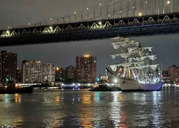 Meksika donanması eğitim gemisi Brooklyn Köprüsü’ne çarptı: 2 ölü, 20 yaralı