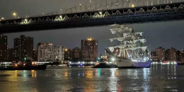 Meksika donanması eğitim gemisi Brooklyn Köprüsü’ne çarptı: 2 ölü, 20 yaralı