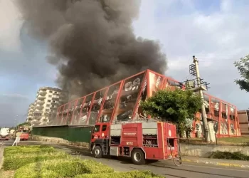 Mersin’de fabrika yangını: TOMA ile müdahale edildi