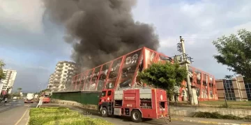 Mersin’de fabrika yangını: TOMA ile müdahale edildi