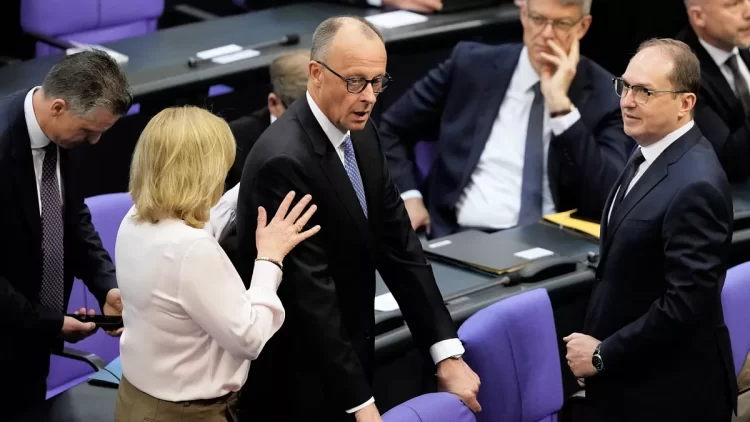 Almanya'da genel seçimleri önde tamamlayan Muhafazakâr lider Friedrich Merz, parlamentoda yeni başbakanlık için gerekli çoğunluğu sağlayamadı.