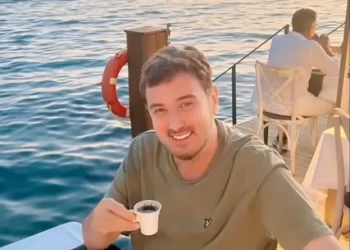 Metin Arolat kimdir ve nerelidir?