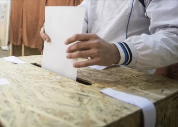 Romanya’da yeni cumhurbaşkanını seçmek için seçmenler sandık başında