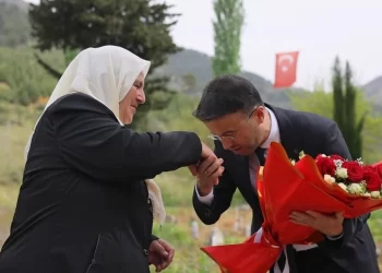 Şehit anneleri, Anneler Günü’nde İstanbul’da evlatlarının kabirlerini ziyaret etti