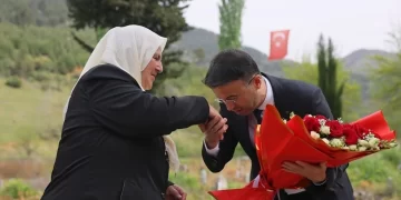 Şehit anneleri, Anneler Günü’nde İstanbul’da evlatlarının kabirlerini ziyaret etti