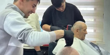 Sinop’ta, lise öğrencilerinden huzurevinde anlamlı davranış!