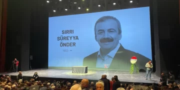 Sırrı Süreyya Önder için veda töreni: “Baba, hayatın bütün renkleri gitti”