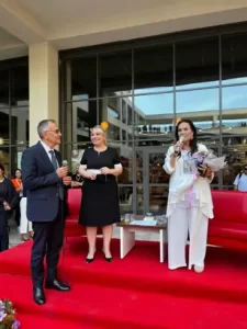 turkan soray ogrencilerle bir araya geldi2 habermeydan