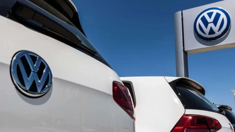 Almanya’da otomotiv devi Volkswagen’in dört eski yöneticisi, “Dieselgate” olarak bilinen dizel emisyon skandalı kapsamında dolandırıcılık suçundan hapis cezasına çarptırıldı.