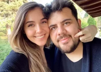 Romantik tatil kabusla bitti! Berfu ve Eser Yenenler Paris’te dolandırıldı