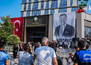 Başkan Ferdi Zeyrek’e veda… Ferdi Zeyrek son yolculuğuna uğurlanıyor