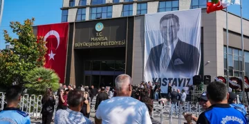 Başkan Ferdi Zeyrek’e veda… Ferdi Zeyrek son yolculuğuna uğurlanıyor