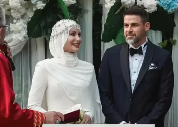 Gamze Özçelik ve eşi Reshad Strik ard arda paylaşım yaptı! ‘1. yıl kutlamaları başlasın’