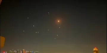 İran Katar’daki ABD üssüne füze fırlattı!