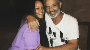 Rihanna babasi Ronald Fenty yasamini yitirdi1 habermeydan