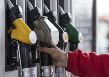 Akaryakıtta indirim tabelaya yansıdı Akaryakıtta çifte zam!