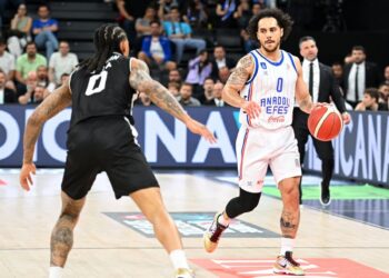 Anadolu Efes, Beşiktaş karşısında seride öne geçti!