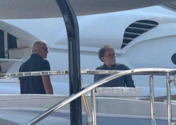 Turizm Bakanı Ersoy’un Yunanistan tatili tepki çekti