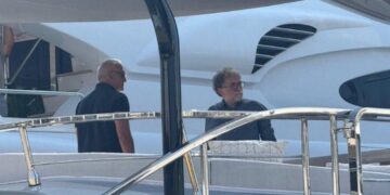 Turizm Bakanı Ersoy’un Yunanistan tatili tepki çekti