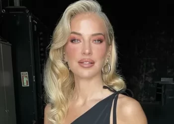 Burcu Esmersoy ezber bozdu! Nazım Akmandil ile fotoğrafını paylaştı