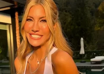 Çağla Şıkel çeşme’de görüntülendi