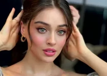 Cemre Baysel’i tanımadılar! ‘Bayılıyorum böyle hikayelere’