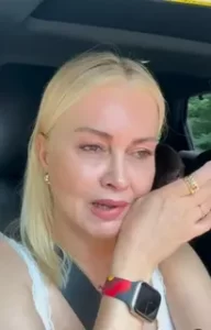 didem uzel otomobil kullanirken agladi2 habermeydan