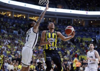 Fenerbahçe Beko, seride öne geçti!