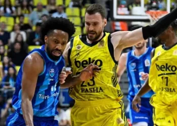 Fenerbahçe Beko, Türk Telekom’u devirip yarı finale yükseldi!