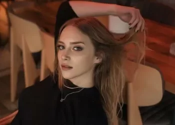 Hayal Köseoğlu hastalığını ilk kez paylaştı! ’10 yıldır mücadele ediyorum’