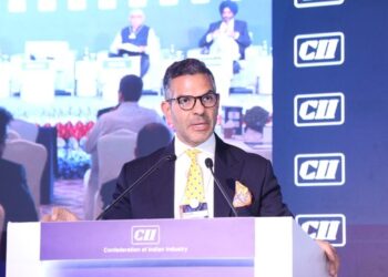 Ata binerken ağzına arı kaçan Hintli iş insanı yaşamını yitirdi Ata binerken ağzına arı kaçan Hintli iş insanı yaşamını yitirdi