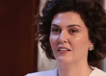 Kral Kaybederse dizisi Neslihan kimdir? İdil Yener kaç yaşında?