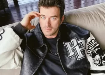 Kıvanç Tatlıtuğ ile Demet Akbağ’dan poz