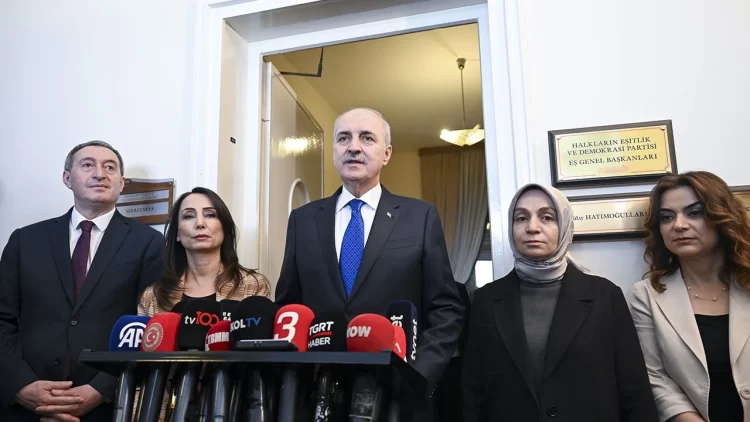 Türkiye Büyük Millet Meclisi (TBMM) Başkanı Numan Kurtulmuş, AK Parti Grup Başkanı Abdullah Güler ve AK Parti Grup Başkanvekili Leyla Şahin Usta ile birlikte DEM Parti Eş Genel Başkanları Tülay Hatimoğulları ve Tuncer Bakırhan’ı Meclis’te ziyaret etti.