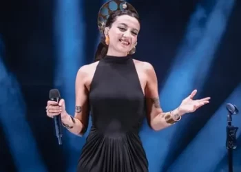 Melike Şahin sahnede sürpriz yaptı! ‘Peşindeyim ablası’