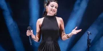Melike Şahin sahnede sürpriz yaptı! ‘Peşindeyim ablası’