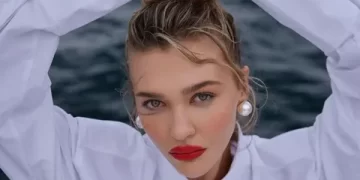 Melisa Döngel’den kovboy şapkalı cesur poz