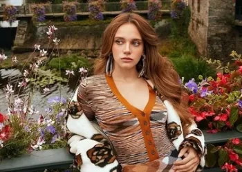 Miray Daner aşka geldi el ele yıl dönümü pozu