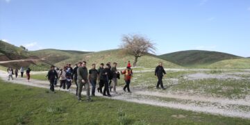 Muş Valisi Çakır ve doğaseverler, doğa yürüyüşü gerçekleştirdi!