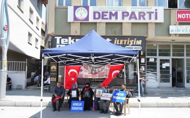 muslu ailelerin evlat nobetinde umutlu bekleyisi suruyor1 habermeydan e1749649194273