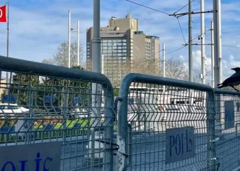 Onur Yürüyüşü öncesinde Taksim bölgesi ablukaya alındı