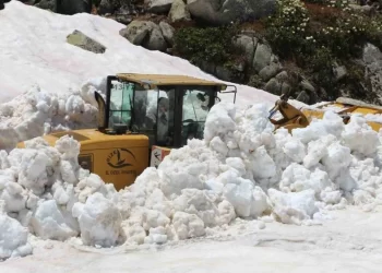 Türkiye sıcaktan kavrulurken Rize’de kar kalınlığı 5 metreyi aştı!