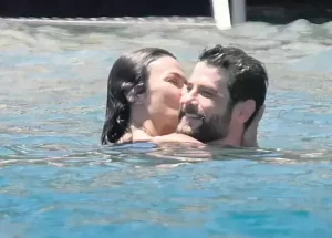sinem unsal tatilde aska geldi2 habermeydan