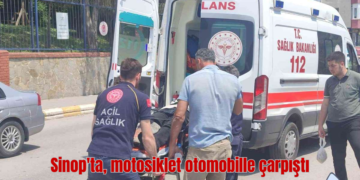 Sinop’ta, motosiklet otomobille çarpıştı: 2 yaralı
