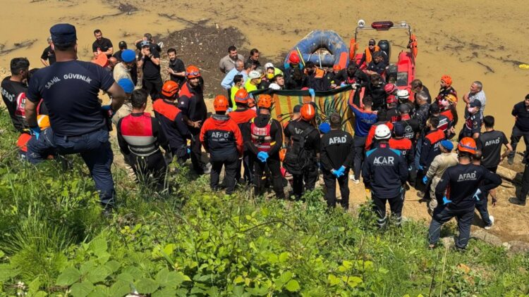 Trabzon’da selde kaybolan 74 yaşındaki Hüseyin Aydın’ın cansız bedenine ulaşıldı.