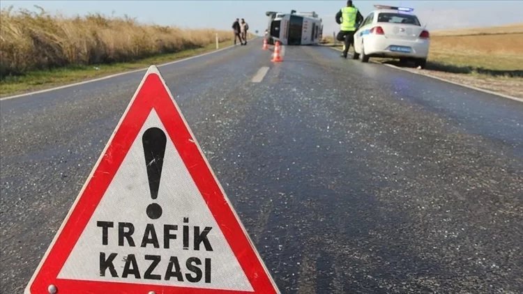 Bayram tatilinin ilk üç gününde 2 bin 238 trafik kazası yaşandı.