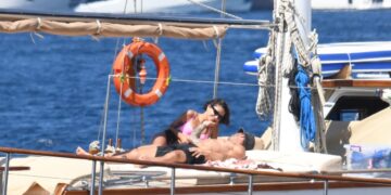 Zeynep Bastık ve Serkan Tütüncü Bodrum da aşk yaşıyor!