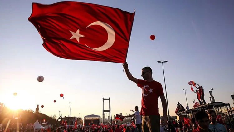 15 Temmuz’un resmi tatil olup olmadığı konusu vatandaşlar tarafından merak edilmeye devam ediyor.
