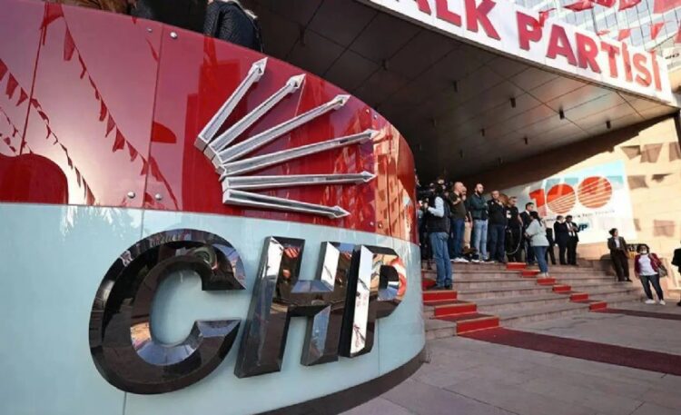 CHP’li belediyelere yönelik operasyonların sürdüğü bir dönemde, CHP yönetiminden dikkat çeken bir adım geldi.